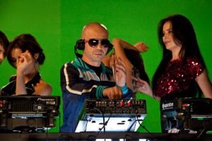 Live-cu-Dj-Sava-si-Andreea-in-club-Divino