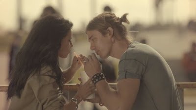 INNA al lansat oficial videoclipul „TU si EU”! Vezi cum se saruta in clip cu o fata…