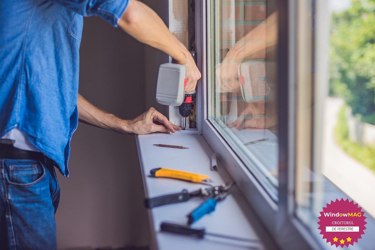 Professional master at repair and installation of windows, changes rubber seal gasket in pvc windows ferestrele